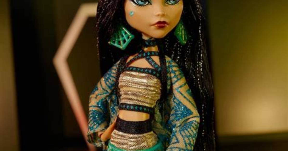 Anatomy of the Cleo De Nile Look: the Essential Details Driving the Viral Craze