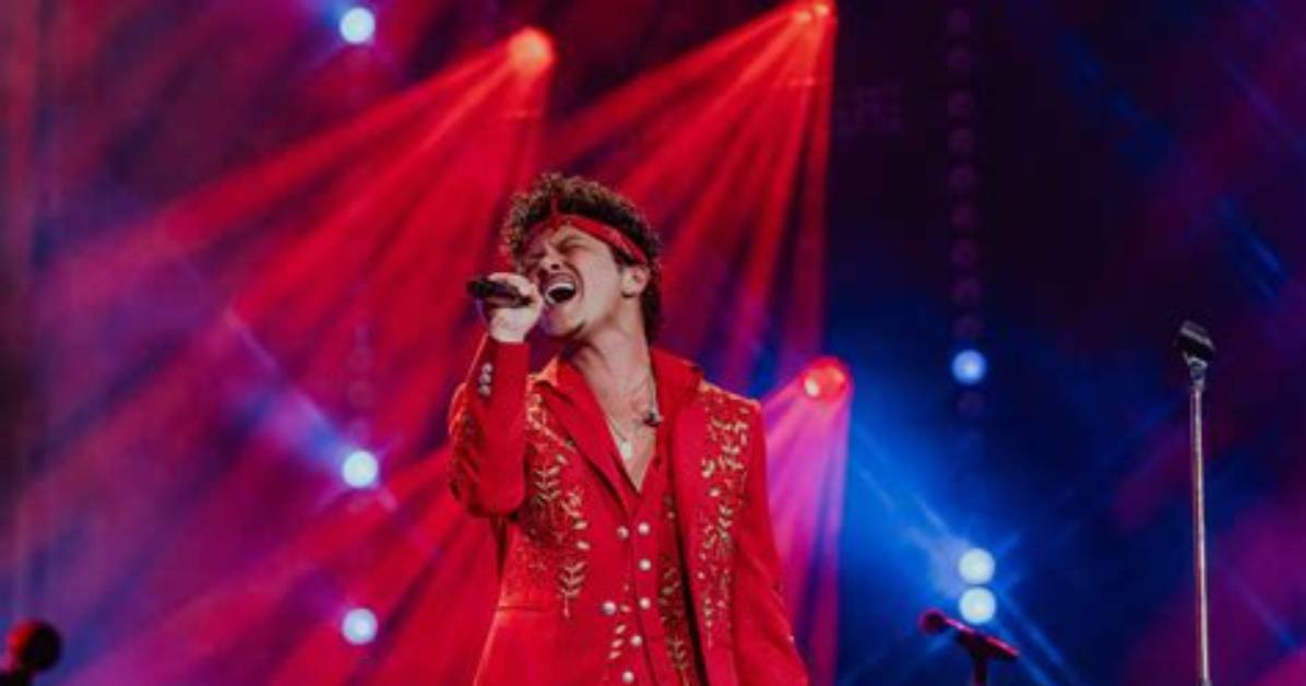 Fact-Checking Bruno Mars in Chicago: Attendance, Setlists, and Transit Reality