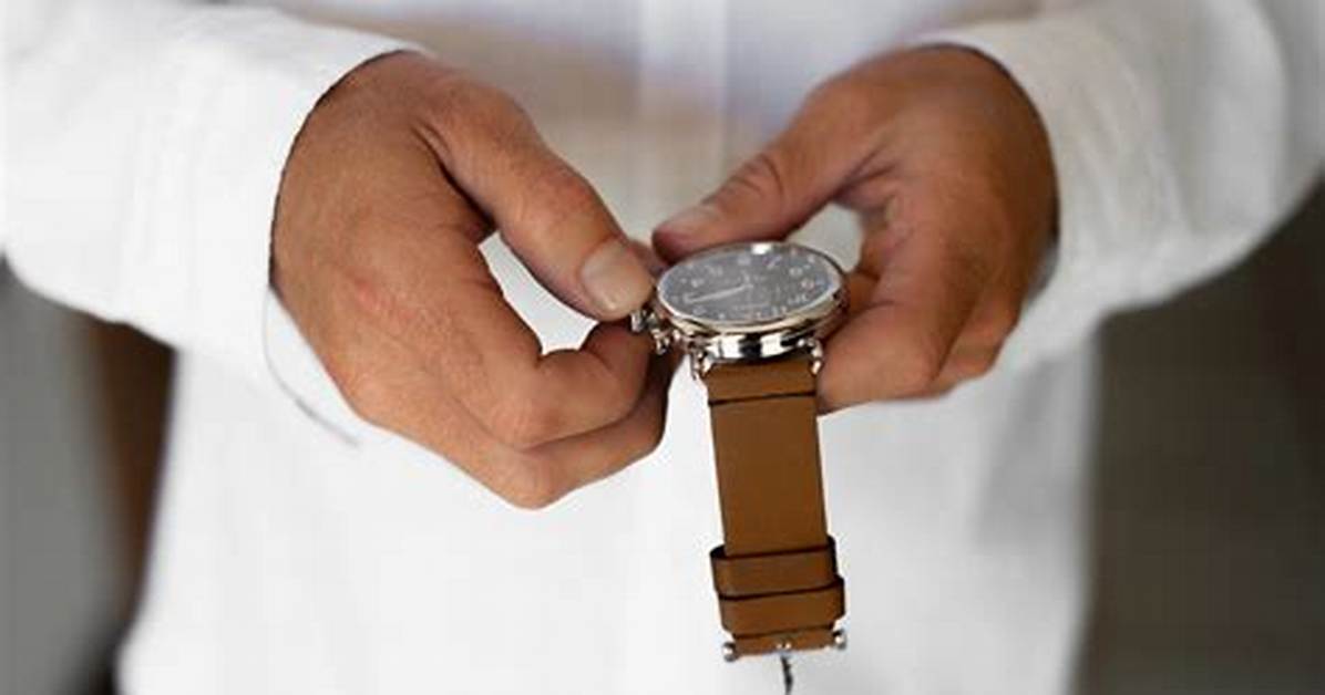 Stop Overpaying Jewelers: How to Remove Watch Links at Home in 5 Minutes