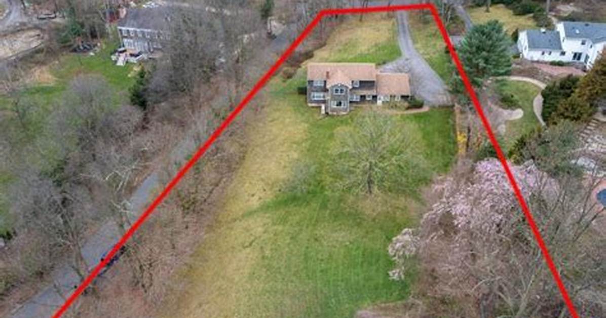 Sweet Hollow Road Huntington, Ny: Real Estate, Local History, and Commuter Guide