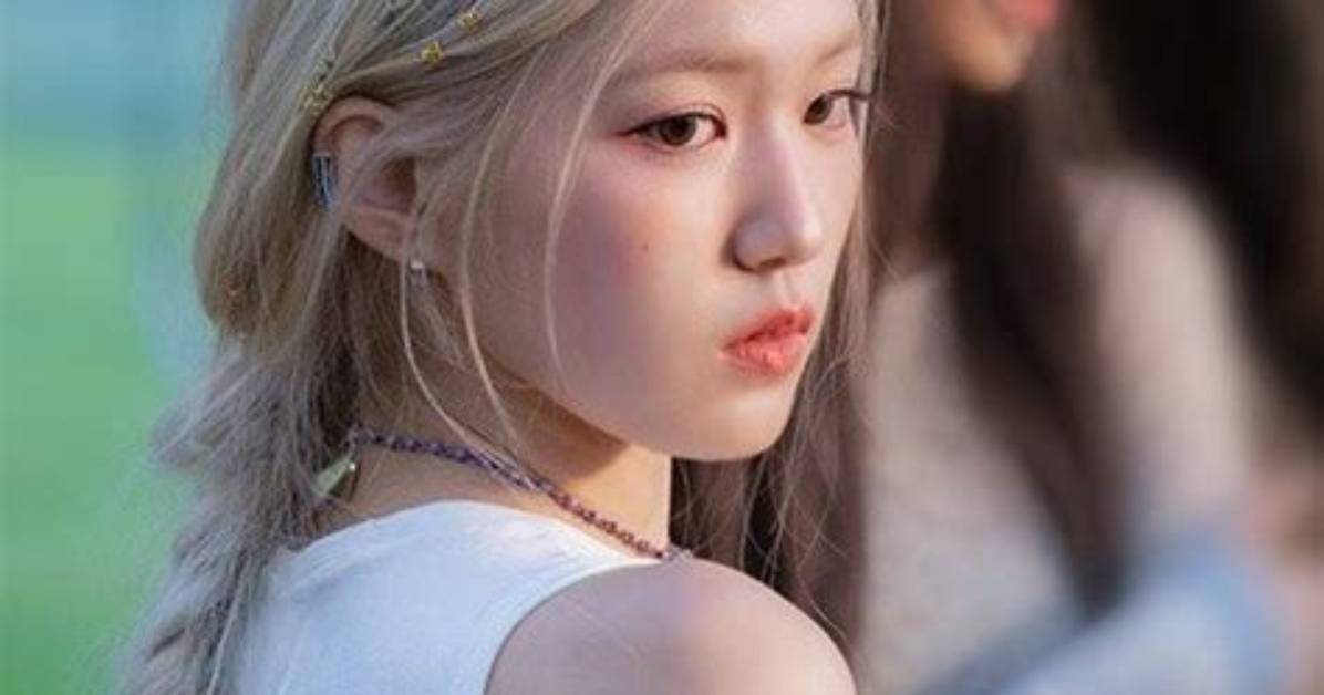 Yoon Jiyoon's Platinum Blonde Era: How an Iconic Hairstyle Defined Her Idol Journey